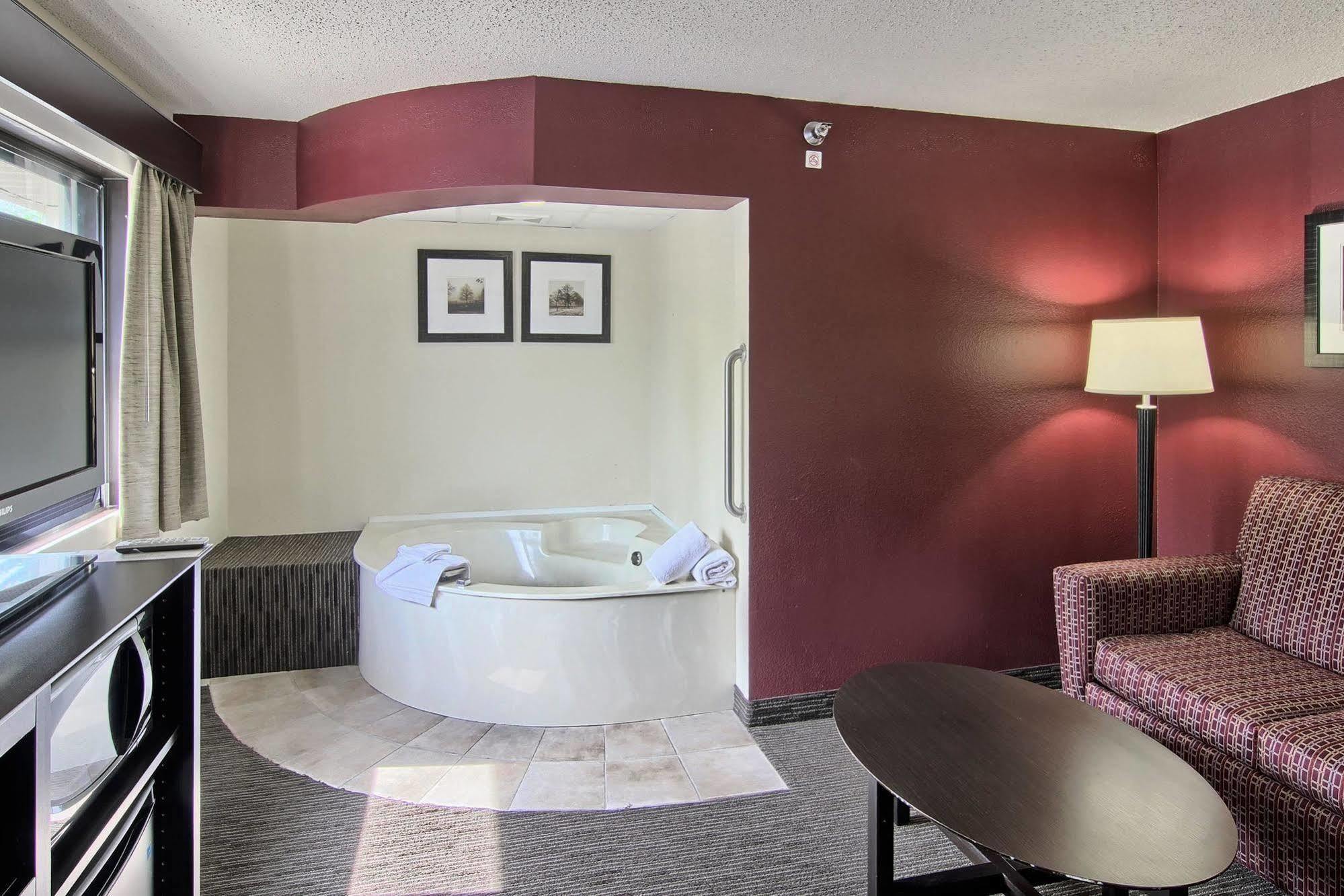 Grandstay Hotel & Suites Of Traverse City Extérieur photo